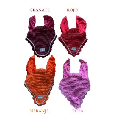 quatro bandanas para cães em cores granate, rojo, naranja e rosa com orelhas