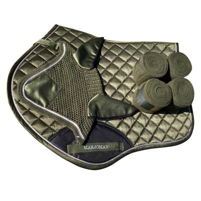 Tapete para cavalo verde acolchoado com ligaduras enroladas e etiqueta MARROMAN