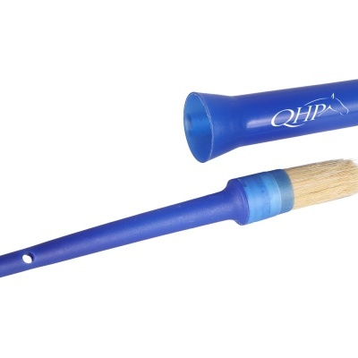 Pincel azul com tampa destacada e cerdas claras