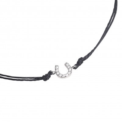 Pulseira preta com pendente de ferradura cravejada