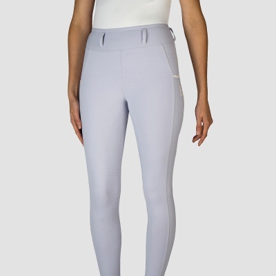 Calças justas femininas cinza claro com bolsos e detalhes perfurados