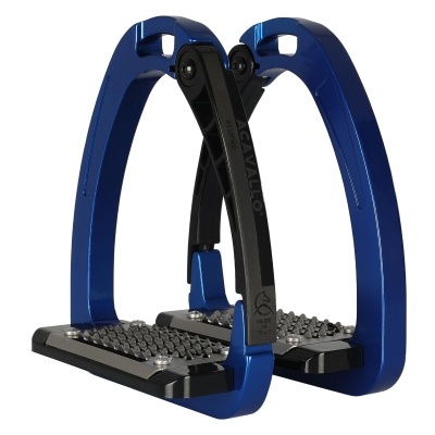 Estribos metálicos azuis e pretos para equitação com inscrição ACAVALLO