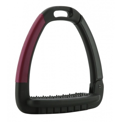 Estribo de equitação preto com detalhe vermelho e base estriada