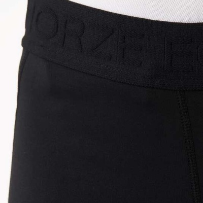 Calças pretas com cós largo com letras em relevo