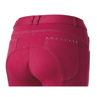 Calças rosa com bolsos traseiros e cristais