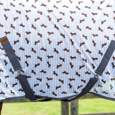 Manta têxtil com padrão de cães castanhos e alças cinzentas ajustáveis