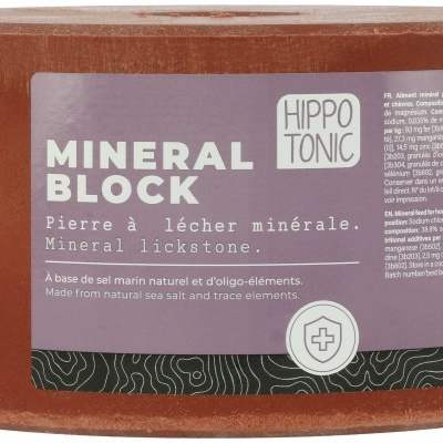 Bloco mineral com etiqueta roxa e texto branco