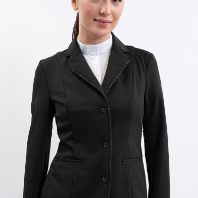 Blazer preto feminino com botões e bolsos