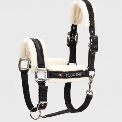 Cabresto para cavalo preto com acolchoamento branco e etiqueta EQUILINE