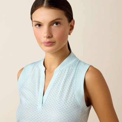Top feminino azul claro sem mangas com padrão geométrico subtil