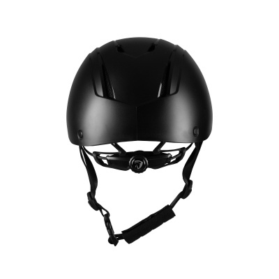 Capacete preto mate com tiras ajustáveis e sistema de ajuste traseiro