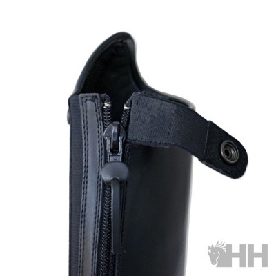 bota de equitação preta com fecho e tira