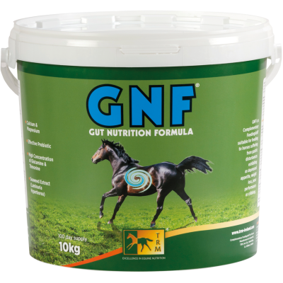Balde verde com tampa branca de suplemento alimentar para cavalos com imagem de cavalo.