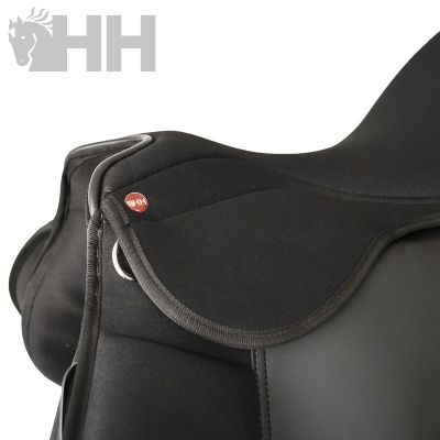 Sela equestre preta com logótipo Helly Hansen cinzento