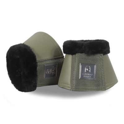 Proteções para cascos de cavalo em pele verde com interior de pêlo preto e etiqueta CAVALLO