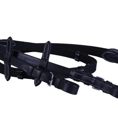 Correias pretas para cavalo com fivelas e costuras brancas