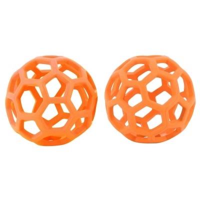 Duas bolas laranjas com padrão hexagonal e design aberto sobre fundo branco