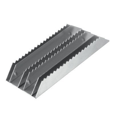 Forma metálica para pão com três cavidades e laterais serrilhadas