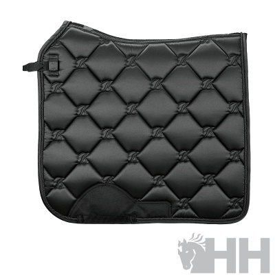 Tapete de sela acolchoado preto com padrão de losangos e reforço frontal