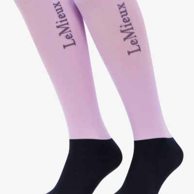 Meias compridas rosa e preta com texto LeMieux