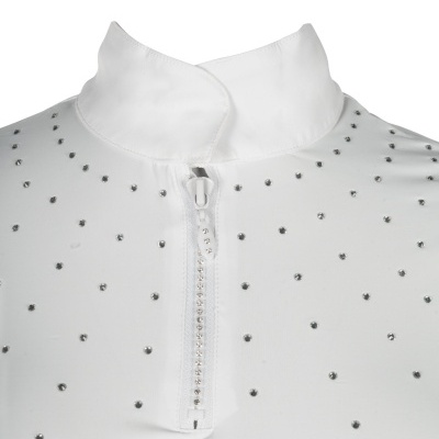 Top branco com pequenos cristais e zíper frontal