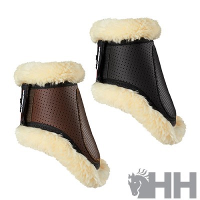 Protectores para patas de cavalo em couro perfurado castanho e preto com pelo sintético creme