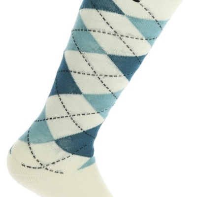 Meia comprida azul e branca com padrão de losangos e linhas pretas