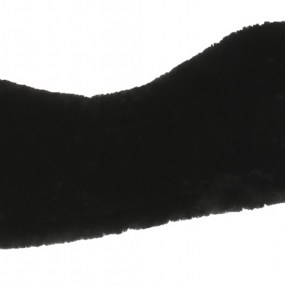 Capa protetora preta peluda com argola metálica