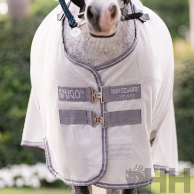 Cobertura de rede branca para cavalo com fechos e etiquetas