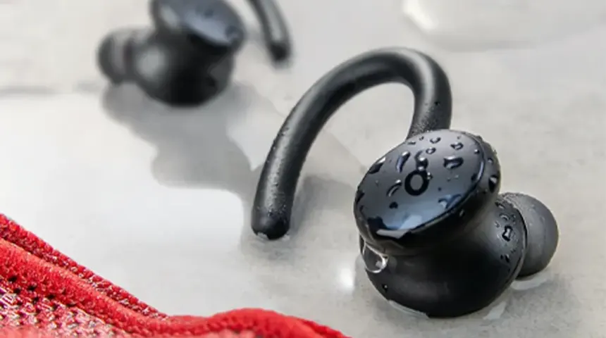 Análise aos auriculares bluetooth Soundcore Sport X10 Auriculares sem fios pretos com gotas de água e suporte de gancho