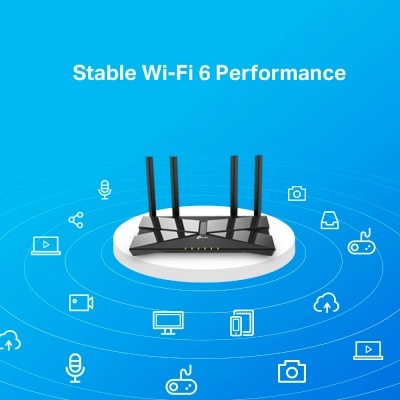Roteador Wi-Fi preto com quatro antenas e texto sobre desempenho Wi-Fi 6