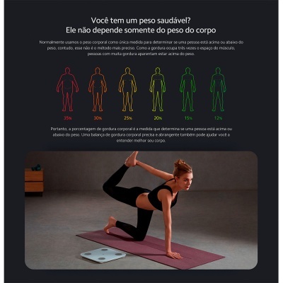 Mulher a fazer exercício ao lado de balança branca num tapete roxo num chão cinza