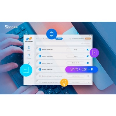 Teclado preto com mãos e interface digital SONOFF sobreposta