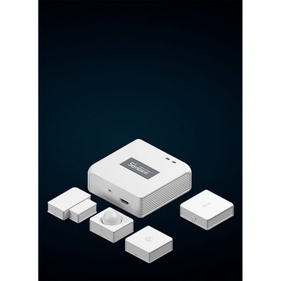 Dispositivos eletrónicos brancos com módulo central e acessórios num fundo escuro