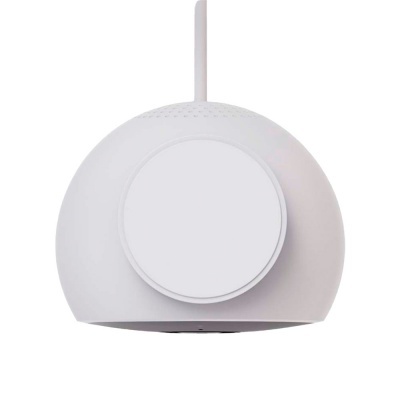 Candeeiro de teto moderno branco com formato redondo e seção circular.