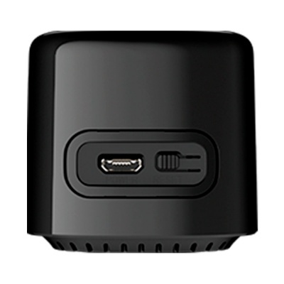 Dispositivo eletrônico preto com porta micro USB e interruptor deslizante