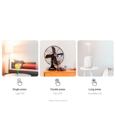 Candeeiro de pé junto a sofá com almofadas e vaso com flores, ventilador antigo em mesa de madeira, humidificador branco a libertar vapor em mesa redonda