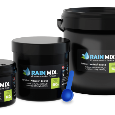 Três embalagens pretas de fertilizante RAIN MIX com rótulos coloridos e diferentes tamanhos