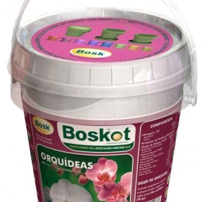 recipiente de fertilizante Boskot para orquídeas com rótulo cor-de-rosa e verde