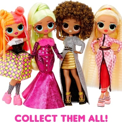 Quatro bonecas de moda coloridas com roupas modernas e olhos grandes