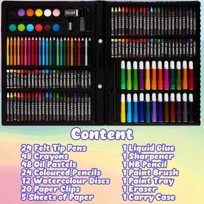 Conjunto de materiais de arte organizados numa pasta preta com vários utensílios coloridos e lista de conteúdo