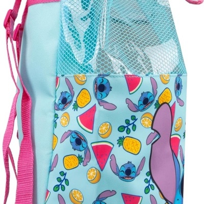Mochila azul clara com padrão colorido do personagem Stitch e frutas tropicais