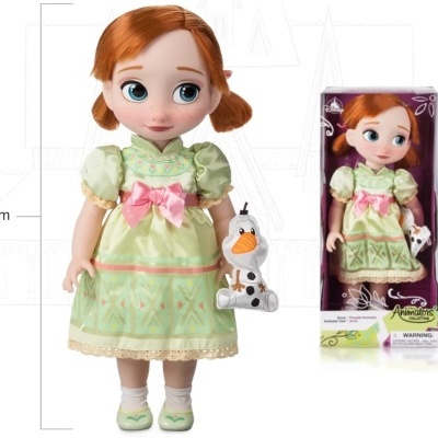 Boneca animada ruiva de 39 cm com vestido verde claro, segurando figura de Olaf, junto à embalagem com texto Disney e Animators COLLECTION