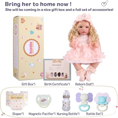 Boneca Reborn em vestido rosa com acessórios e caixa de presente