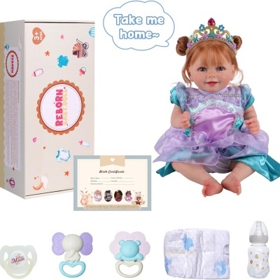 Boneca Reborn com acessórios e caixa branca