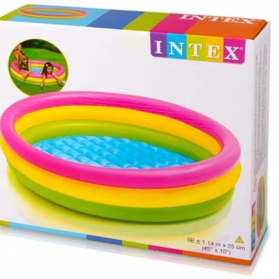 Piscina insuflável colorida INTEX em embalagem