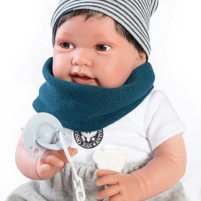 Boneca bebé com roupa e acessórios variados segura chupeta