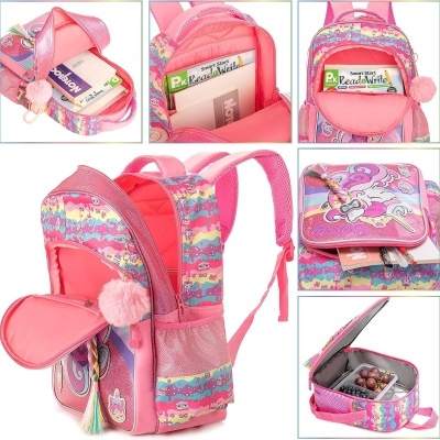 Mochila infantil rosa com padrão colorido e desenho de unicórnio com vários compartimentos abertos.