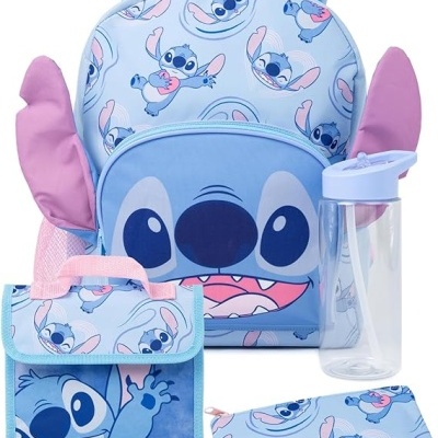 Conjunto escolar azul com padrão do Stitch e acessórios em fundo branco