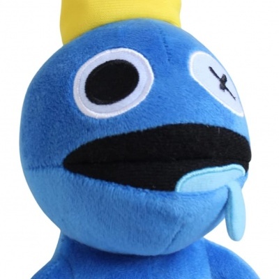 Boneco de peluche azul com coroa amarela e olhos grandes, um com X preto